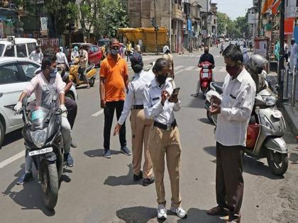 I will take the fine from you the driver threatened the traffic police in pune | 'मी दंडाची रक्कम तुझ्याकडूनच घेणार', कारचालकाने वाहतूक महिला पोलिसाला दिली धमकी