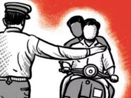 Two person Arrested who crime with traffic police | वाहतूक पोलिसाला फरफटत नेणाऱ्या दोघांना अटक