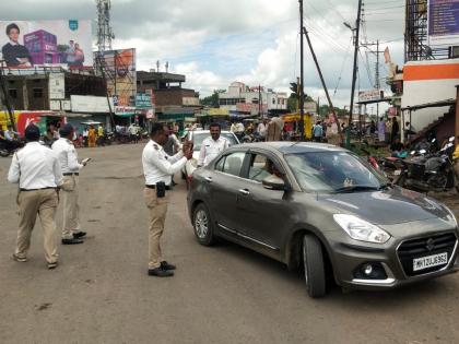 308 drivers sued for not using seat belts in Latur! | लातुरात सीट बेल्ट न वापरणाऱ्यांवर कारवाईचा बडगा; ३०८ वाहनधारकांवर खटला !