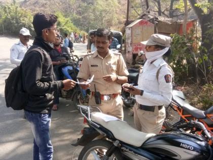 Action against 392 police personnel vehicles in Pune Traffic police action | Pune | पुण्यात ३९२ पोलीस कर्मचाऱ्यांच्या वाहनांवर कारवाई; वाहतूक पोलिसांचा कारवाईचा धडाका