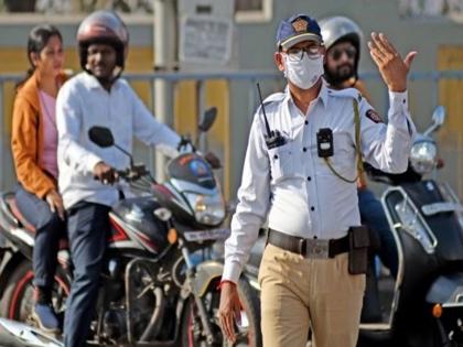 In Pune, police personnel, officers must wear helmets while riding two-wheelers; Action otherwise | पुण्यात पोलीस कर्मचारी, अधिकाऱ्यांना दुचाकी चालवताना हेल्मेट वापरणे अनिवार्य; अन्यथा कारवाई