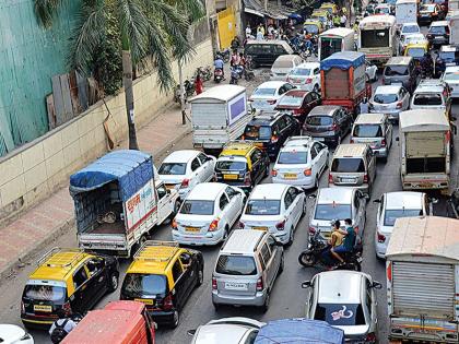 Due to lower Parel Bridge closure, transportation speed slowed down; Coordination blow | लोअर परळ पूल बंद असल्यामुळे वाहतुकीचा वेग मंदावला; समन्वयाचा फटका