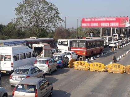 CoronaVirus traffic in mumbai pune amid lockdown | CoronaVirus: मुंबई-पुण्यात लॉकडाऊनचा फज्जा; सोशल डिस्टन्सिंगचा पुरता बोजवारा