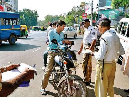 Traffic Rules: Does the traffic police have the right to take the vehicle keys? Know the traffic rules | Traffic Rules: ट्रॅफिक पोलिसाला गाडीची चावी काढण्याचा अधिकार आहे? जाणून घ्या ट्रॅफिक संदर्भातील नियम...