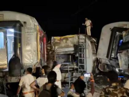 buxar train accident update 'Shocked, derailed, someone got stuck under the seat', the passengers of the train said about the accident | 'धक्का बसला, रुळ उखडले, कोणी सीटखाली अडकला', ट्रेनमधील प्रवाशांनी सांगितली आपबिती