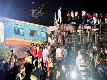 indian Railway accident in Odisha 70 killed over 350 passengers injured | Railway Accident : ओडिशा रेल्वे अपघातातील मृतांचा आकडा वाढला; २०७ जणांचा मृत्यू, ९०० हून अधिक प्रवासी जखमी