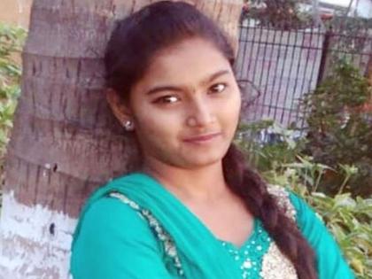 Local crowd victim; The student's balance was lost and the death on the spot | लोकलच्या गर्दीची बळी; विद्यार्थिनीचा तोल गेला आणि पडून जागीच मृत्यू 