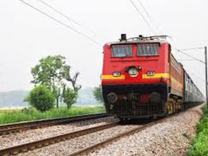 Three more special trains for Washim, Hingoli and Nanded | वाशिम, हिंगोली, नांदेडसाठी आणखी तीन विशेष रेल्वे गाड्या