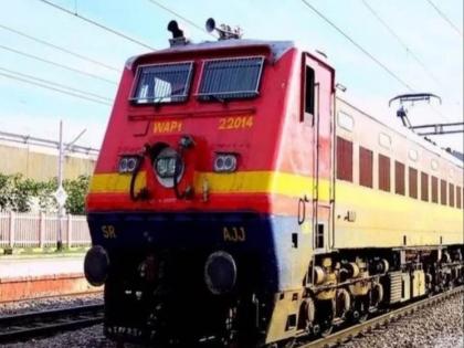 Know about 11 horn of Indian train | ट्रेनमध्ये वाजवले जातात ११ प्रकारचे वेगवेगळे हॉर्न, प्रत्येक हॉर्नला असतो वेगळा अर्थ!