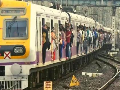 Railways to Radkundi due to rain, more than 200 locals cancelled; It is also 3:30 o'clock for the monsoon preparation of the railway | पावसामुळे रेल्वे रडकुंडीला, 200 पेक्षा जास्त लोकल रद्द; रेल्वेच्या मान्सून तयारीचेही वाजले तीनतेरा