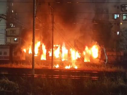 द बर्निंग ट्रेन! मुंबईत लोकलला भीषण आग; ऐन गर्दीच्या वेळी मध्य रेल्वेची वाहतूक विस्कळीत - Marathi News | The Burning Train! A massive fire broke out in a local train in Mumbai; Central Railway traffic disrupted during rush hour | Latest News at Lokmat.com