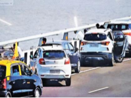 Is this a bridge or a selfie point for Mumbaikars...? | हा पूल आहे की मुंबईकरांचा सेल्फी पॉइंट...?