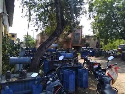 Now there is water but there is no electricity, Mahavitaran gave farmers a month and a half to change the transformer in Majalgaon | आता पाणी आहे पण वीज नाही, माजलगावात ट्रान्सफार्मर बदलण्यासाठी महावितरणने शेतक-यांना दिली दीड महिन्याची वेटिंग