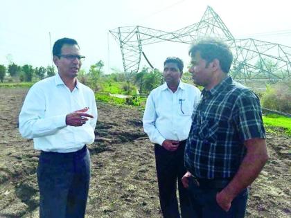 Electricity tower collapsed due to Windy rain | वादळी पावसामुळे वीज मनोरा कोसळला