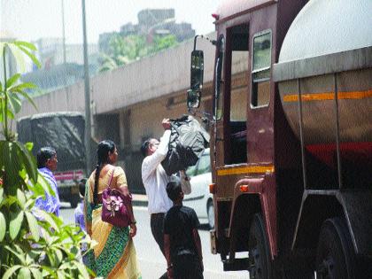  Illegal traffic influx due to summer holidays; Neglect of RTO, traffic police | उन्हाळी सुट्ट्यांमुळे बेकायदा वाहतुकीचे पेव; आरटीओ, वाहतूक पोलिसांचे दुर्लक्ष