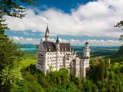 Travel : परिकथेत रमणाऱ्यांनी आयुष्यात एकदा तरी 'या' ठिकाणांना भेट द्यायलाच हवी! आताच करून ठेवा यादी