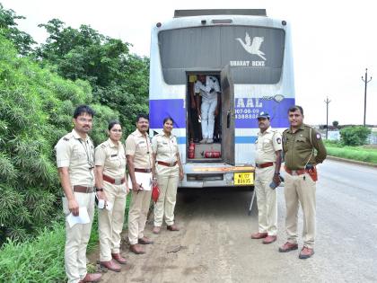 Disregard for passenger safety; Action taken on 10 travels, 236 drivers checked for alcoholism | प्रवाशांच्या सुरक्षेकडे दुर्लक्ष; दहा ट्रॅव्हल्सवर कारवाई, २३६ चालकांची मद्यपान तपासणी