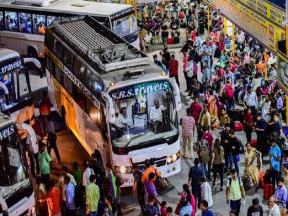 Traveling through Travels is fun or dangerous? Action on 100 vehicles within a month | Pune : ट्रॅव्हल्समधून प्रवास सुखाचा की धोक्याचा? महिनाभरात १०० वाहनांवर कारवाई