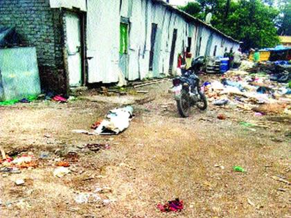 The encroachment is over in the broken place | बांधकामे तोडलेल्या जागी पुन्हा अतिक्रमण