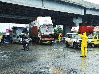 Traffic congestion on the highway, mumbai traffice | महामार्गावर वाहतूककोंडी, महामार्गावर वाहनांच्या रांगा