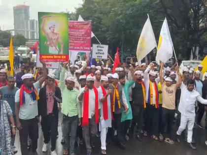 Tribals in Thane with slogans of "Let's go to Mantralaya"; March on Mantralaya tomorrow | “चलो मंत्रालय”च्या घोषणांनी ठाण्यात आदिवासींची धडक; उद्या मंत्रालयावर मोर्चा