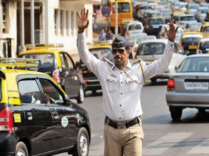 Traffic congestion on Mumbai Pune Expressway for three days Start traveling after 12 noon, highway police appeals to heavy vehicles |  मुंबई पुणे द्रुतगती महामार्गावर तीन दिवस वाहनांची गर्दी; दुपारी १२ नंतर प्रवास सुरु करा, अवजड वाहनांना महामार्ग पोलिसांचे आवाहन   