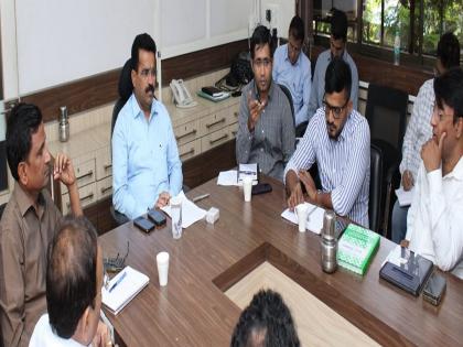 Commissioner's review meeting regarding school and monsoon | शाळा आणि पावसाळ्यासंबंधी आयुक्तांची अधिकाऱ्यांसोबत आढावा बैठक 