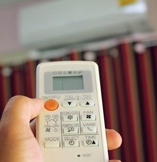 रिमोटने AC बंद केला पण मेन स्विच ऑन असेल तरी लाईट बील वाढतं का? समजून घ्या...