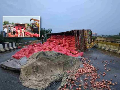 Truck overturns on Bale lake near Solapur; Traffic disrupted on Solapur-Hyderabad-Pune highway | सोलापूरलगत बाळे ओढ्यावर ट्रक पलटी; सोलापूर-हैदराबाद-पुणे महामार्गावरील वाहतुकीला अडथळा Truck overturns on Bale lake near Solapur; Traffic disrupted on Solapur-Hyderabad-Pune highway | सोलापूरलगत बाळे ओढ्यावर ट्रक पलटी; सोलापूर-हैदराबाद-पुणे महामार्गावरील वाहतुकीला अडथळा