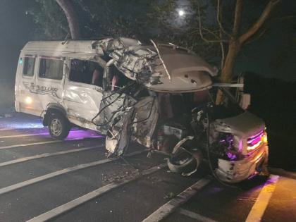 Private vehicle of devotees going to Ujjain for darshan meets with accident; three killed | उज्जैनला देवदर्शनासाठी निघालेल्या भाविकांच्या खासगी वाहनाला अपघात; तीन ठार Private vehicle of devotees going to Ujjain for darshan meets with accident; three killed | उज्जैनला देवदर्शनासाठी निघालेल्या भाविकांच्या खासगी वाहनाला अपघात; तीन ठार