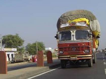 Buldana: 1383 vehicles of essential services | बुलडाणा : अत्यावश्यक सेवांची १३८३ वाहने सुसाट