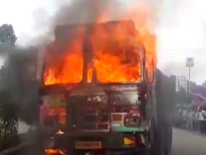 After being hit by a bike, truck took control of Chandrapur | दुचाकीला मागून धडक दिल्यानंतर चंद्रपूरमध्ये ट्रकने घेतला पेट