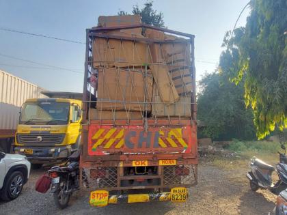 SST team caught thousands of pressure cooker trucks on Nagar Kalyan highway.... | नगर कल्याण महामार्गावर एसएसटी पथकाने हजारो प्रेशर कुकरचा ट्रक पकडला....