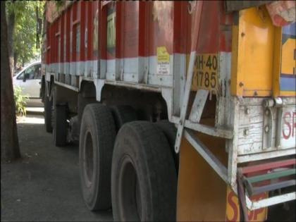 In Nagpur, the truck was stolen before the eyes of the police | नागपुरात  पोलिसांच्या डोळ्यादेखत ट्रक चोरून नेला