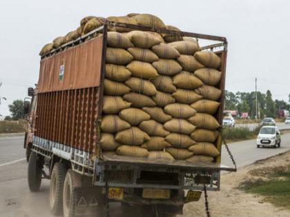 Centre Unveils Krishi Rath App To Facilitate Agri Product Transportation In coronavirus Lockdown | शेतमालासाठी एका फोनवर मिळेल ट्रक; केंद्राच्या ‘कृषी रथ अ‍ॅप’ने शेतकऱ्यांची सोय