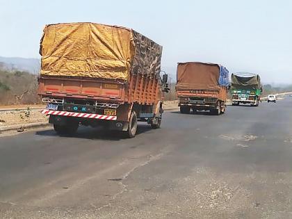 Voting machines to be closed; Traffic with seven trucks | कडेकोट बंदोबस्तात मतदान यंत्रे रवाना; सात ट्रकने वाहतूक