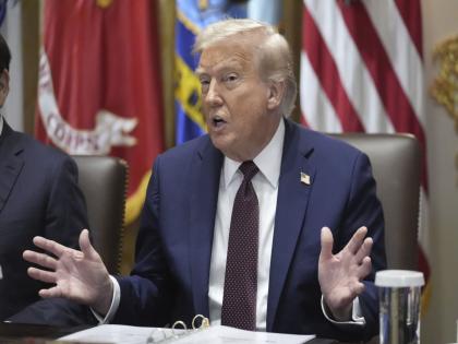 Donald Trump's plan to impose tariffs of up to 200 percent on medicines; How will it affect India? | औषधांवर २०० टक्क्यांपर्यंत टॅरिफ लावण्याचा डोनाल्ड ट्रम्प यांचा प्लॅन; भारतावर किती होणार परिणाम? Donald Trump's plan to impose tariffs of up to 200 percent on medicines; How will it affect India? | औषधांवर २०० टक्क्यांपर्यंत टॅरिफ लावण्याचा डोनाल्ड ट्रम्प यांचा प्लॅन; भारतावर किती होणार परिणाम?