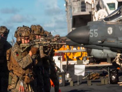 कॅरेबियन समुद्रात अमेरिकन युद्धनौकांनी 'या' देशाला घेरले; ट्रम्प यांनी दिला थेट युद्धाचा इशारा