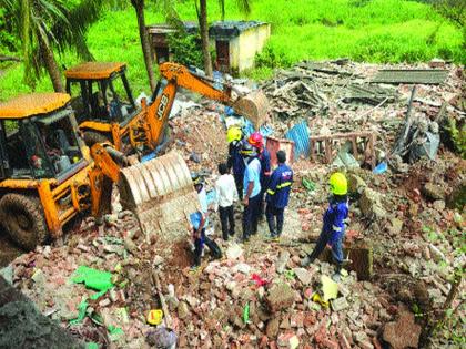 Girl killed in house collapse in Pendhar village; Three people were injured | पेंधर गावात घर कोसळून मुलीचा मृत्यू; तीन जण जखमी