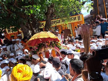 Ashadhi Vaari 2023 the 338th palanquin departure ceremony of Sant Tukaram Maharaj begins | Ashadhi Vaari: संत तुकाराम महाराज यांच्या ३३८ व्या पालखी सोहळ्याचे प्रस्थान