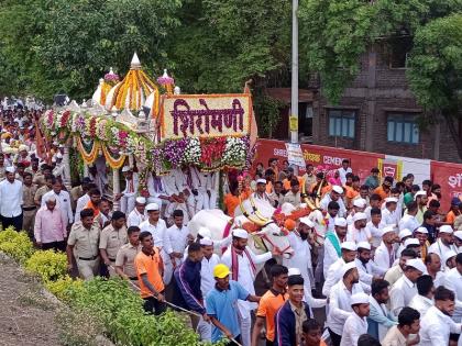 Ashadhi Wari: Sant Tukaram Maharaj Palkhi ceremony received with enthusiasm in Varwand | Ashadhi Wari: वरवंडमध्ये संत तुकाराम महाराज पालखी सोहळ्याचे उत्साहात स्वागत