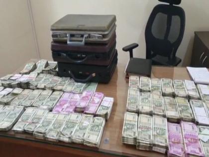 Another Rs 33 lakh was recovered from Tukaram Supes house and offices | Tukaram Supe: तुकाराम सुपेच्या घर, कार्यालयांमध्ये छापेमारीत आणखी 33 लाख सापडले