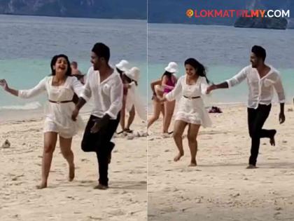 tula shikvin changlach dhada fame akshara and adhipati recreate kaho naa pyaar hai scene in thailand beach video viral on social media | जणू ह्रतिक-अमिषा! थायलंडच्या बिचवर अक्षरा-अधिपतीने रिक्रिएट केला 'कहों ना प्यार हैं' चा सीन  