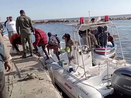 tunisia coast boat capsizes off 28 migrants killed more than 60 people missing | ट्युनिशियाच्या किनाऱ्यावर बोट उलटली; २८ जणांचा मृत्यू, ६० हून अधिक लोक बेपत्ता