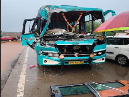 21 injured in travel-dumper accident at Tural on Mumbai Goa highway | मुंबई-गोवा महामार्गांवर तुरळ येथे ट्रॅव्हल्स-डंपरचा अपघात, २१ जण जखमी 21 injured in travel-dumper accident at Tural on Mumbai Goa highway | मुंबई-गोवा महामार्गांवर तुरळ येथे ट्रॅव्हल्स-डंपरचा अपघात, २१ जण जखमी