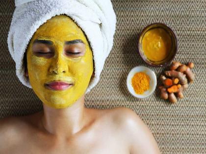 Use of turmeric and honey in the winter season for remain glowing skin | थंडीच्या दिवसात हळद आणि मधाचा असा करा वापर, मिळेल चमकदार त्वचा!