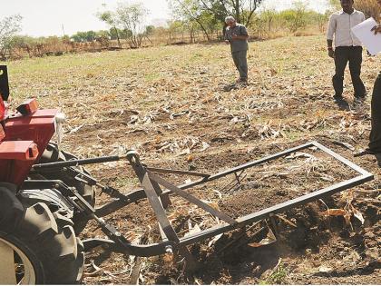 Grassroot Innovator: ... Now the hard work of turmeric has been simpler | ग्रासरूट इनोव्हेटर : ...आता हळद काढणीचे अवघड काम झाले सोपे