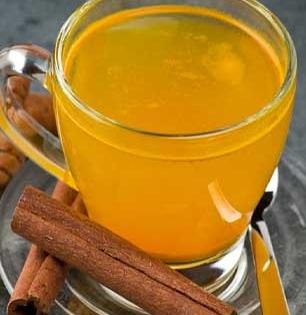 कपभर प्या हळदगूळ पाणी - घशासाठी उत्तम औषध, पोटालाही मिळेल आराम, पाहा कसे करायचे