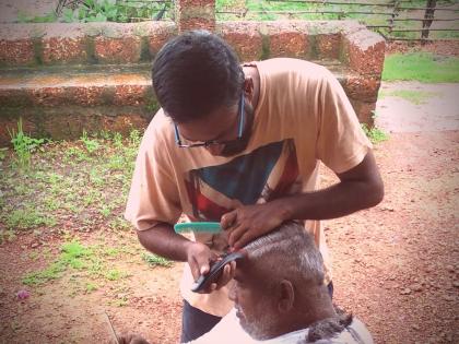 In the lockdown, it was time for the Marathi actor to cut people's hair | लॉकडाउनमध्ये मराठमोळ्या अभिनेत्यावर आली लोकांचे केस कापण्याची वेळ
