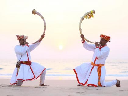 Trumpet sign struck Sankrant came to trumpet players | तुतारी चिन्हाचा बसला फटका; तुतारी वादकांवर आली संक्रांत